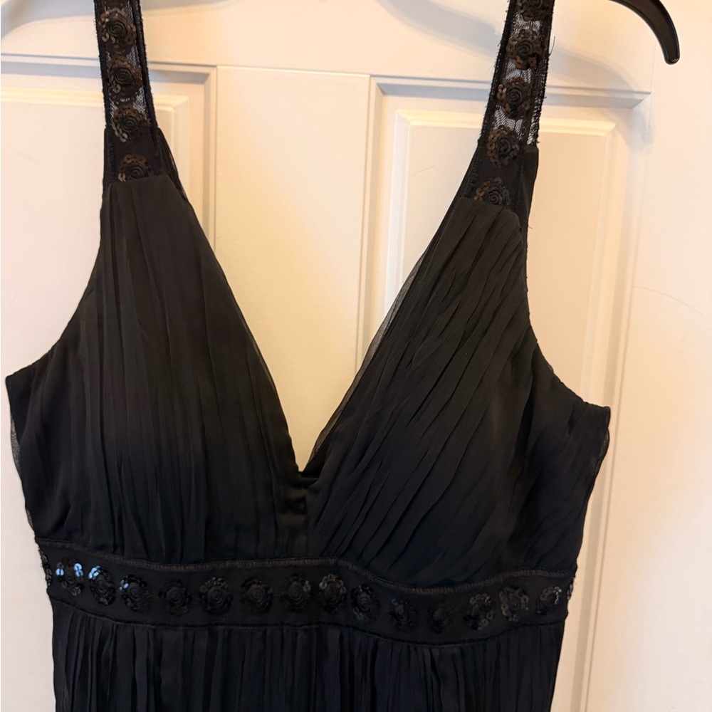 Signature by Sangria Black Pleated V-Neck Evening Dress with Embellished Waist